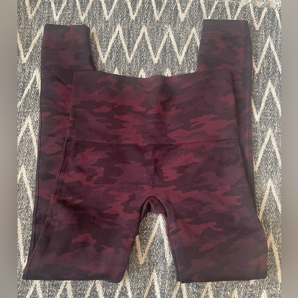 SPANX Look at Me Now Red Camo Leggings Women’s XS - Picture 2 of 5